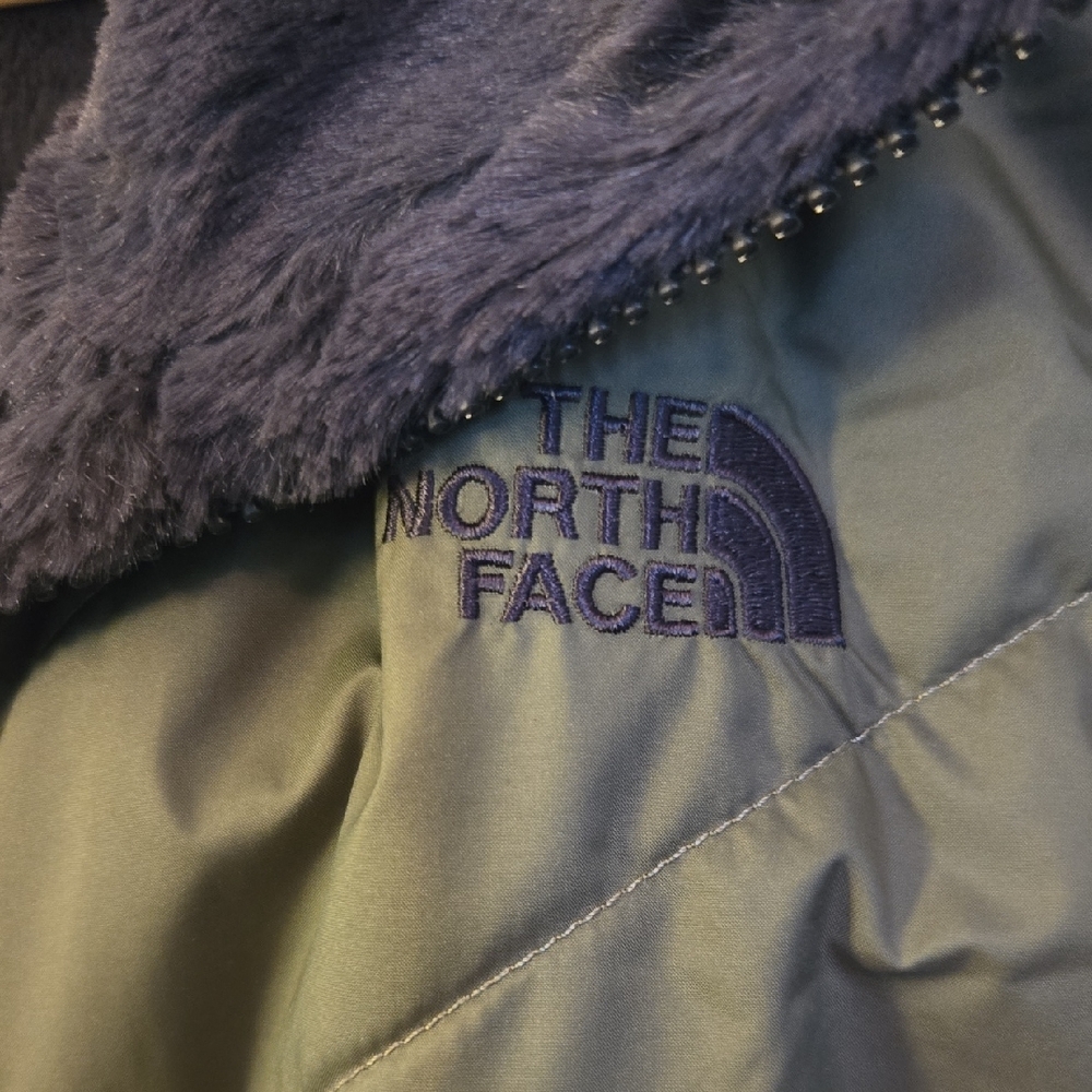 The North Face Reversable Women's Green Quilted/Faux Fur Vest - Picture 3 of 8